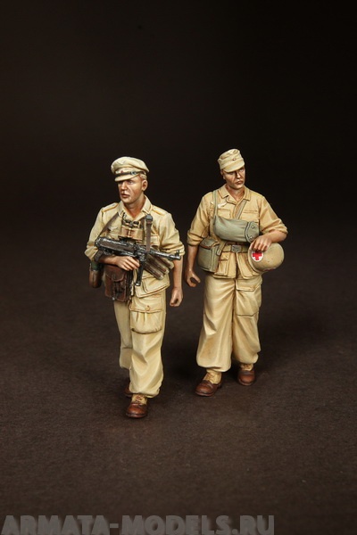 3613SOGA Officer and Сombat Medic  Fallschirmjager- Brigade Ramcke. El Alamein, August 1942. SOGA Miniatures