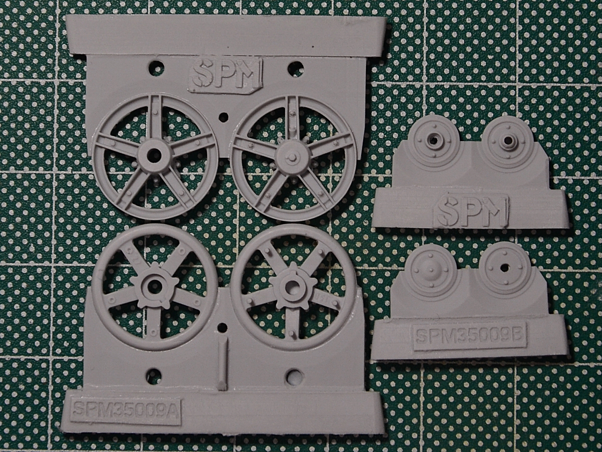SPM35009 Ленивцы и поддерживающие катки для Т-26 и машин на его базе