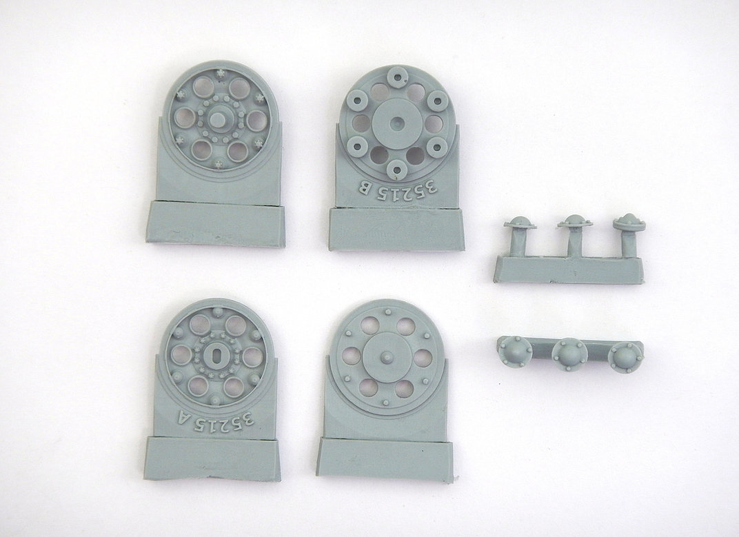 35215MIN Ведущие колеса Т-34  с простым бандажом ( раннего типа)