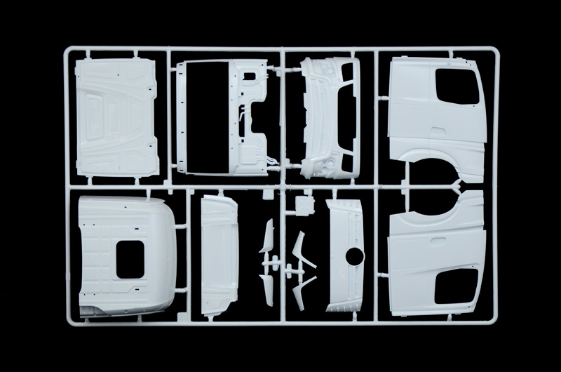 3935ИТ Грузовик ACTROS MP4 GIGA SPACE Show Italeri